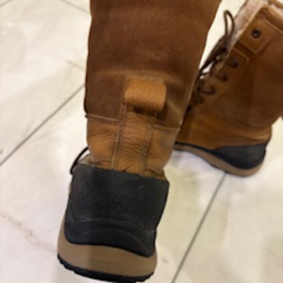 EUC Ugg Adirondack III Winter Boots Tan sz 9 - Picture 6 of 9
